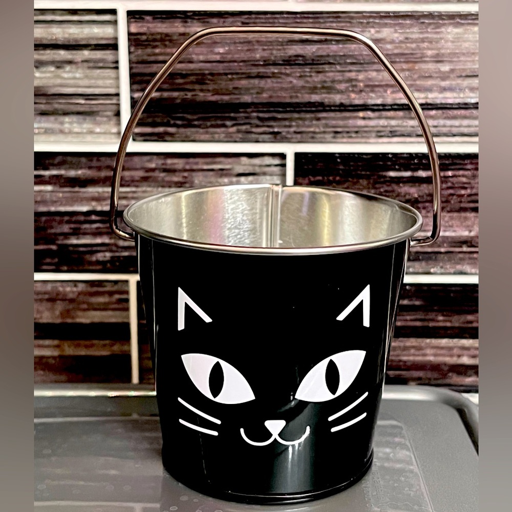 πΈ3/$25 π Target Halloween Witchβs Brew Black Cat Metal Pail Scented Candle - Picture 8 of 12